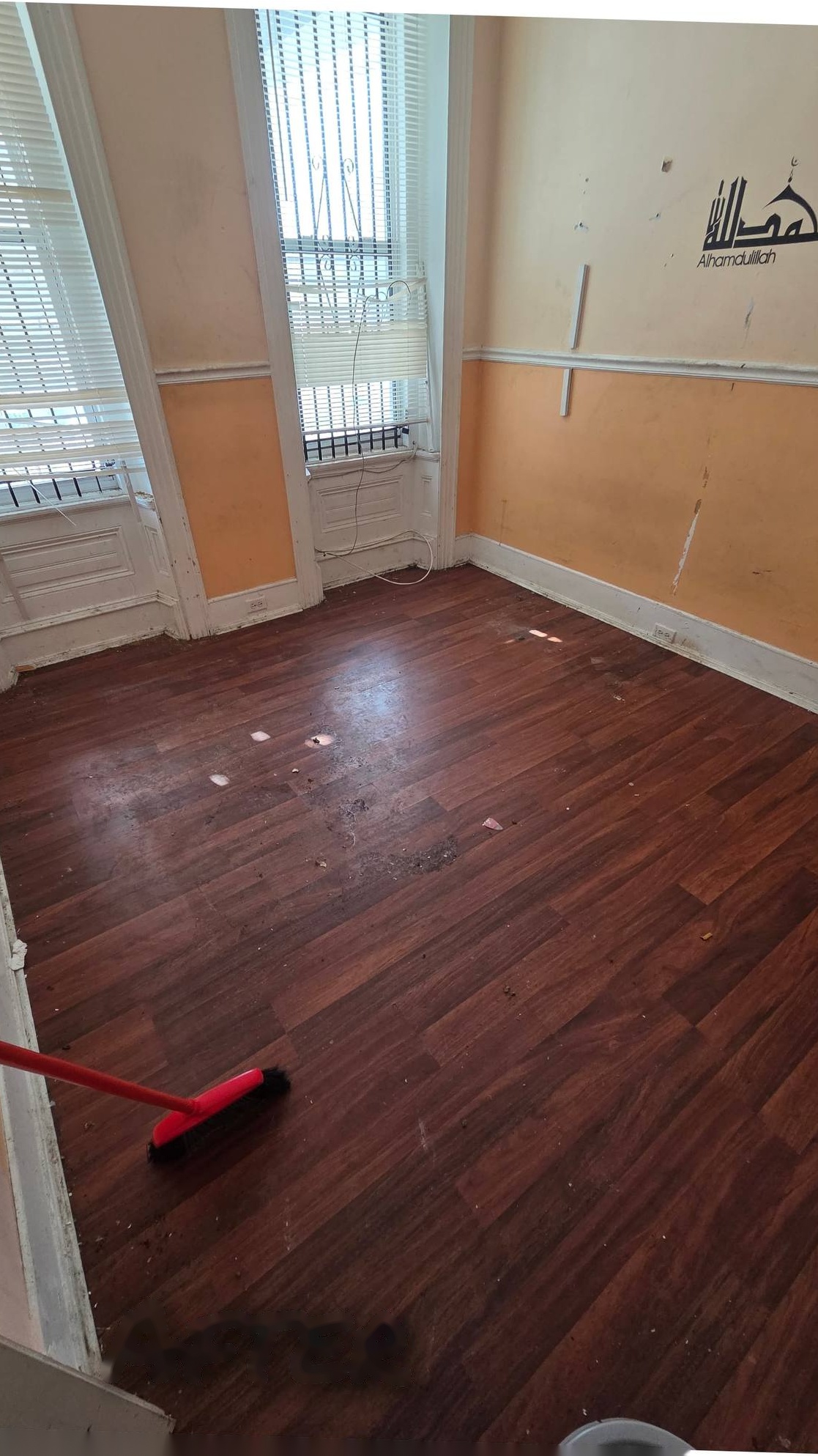 Bedroom with clean swept floor after cleanout